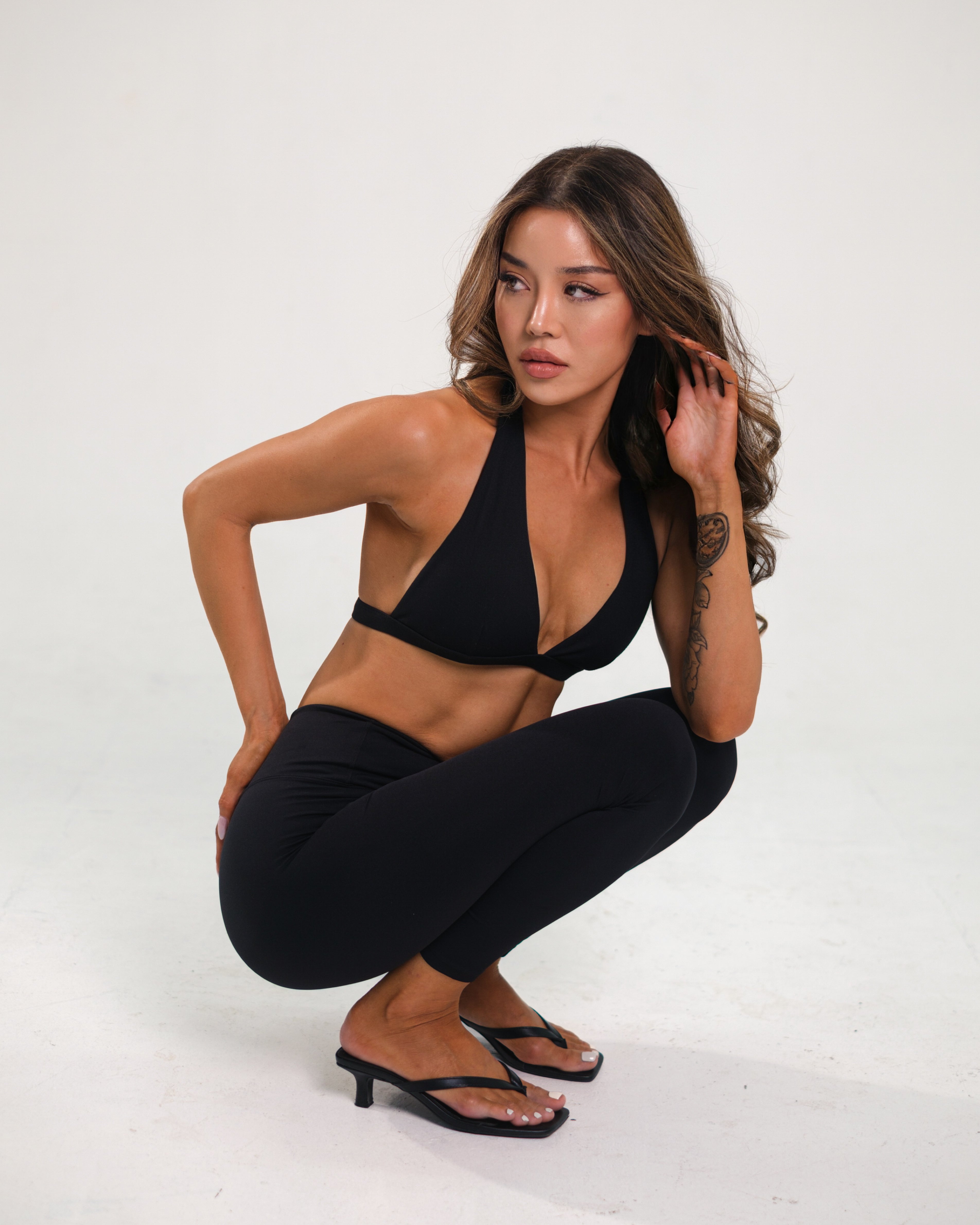 Contour Halter Crop | Black