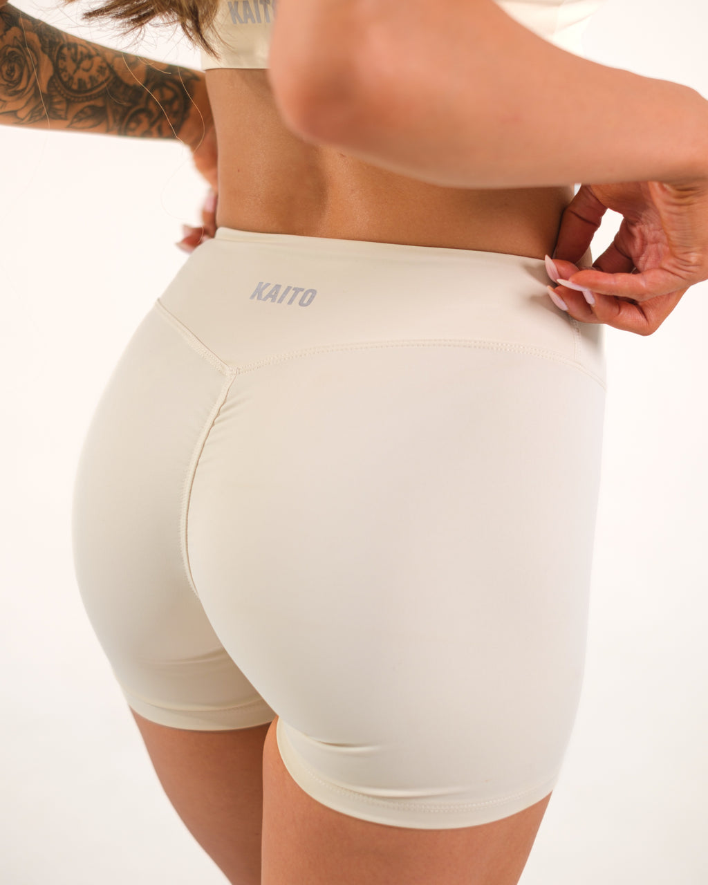 Sculpt Cross over Invisible Scrunch Shorts | Custard